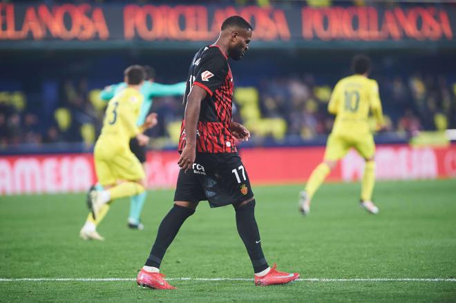 Cyle Larin, cabizbajo tras encajar un gol en el Villarreal-Mallorca (Foto: Cordon Press).
