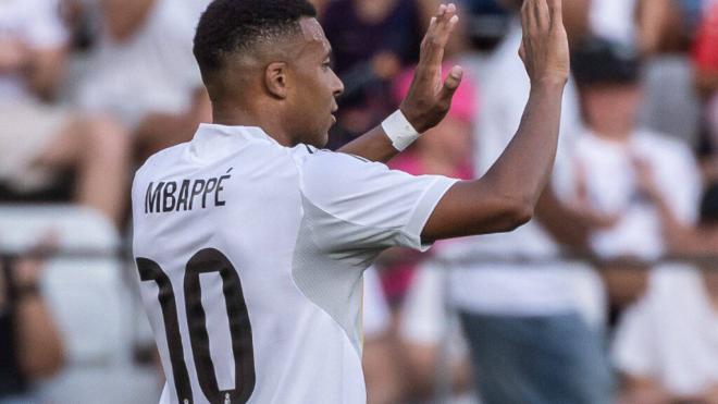 Kylian Mbappé en su debut con el '10' (Foto: Cordon Press)