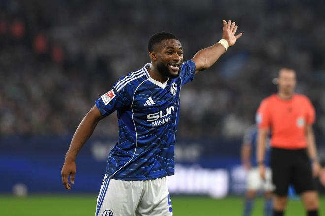 Moussa Sylla, durante un partido con el Schalke 04 (Foto: Cordon Press).
