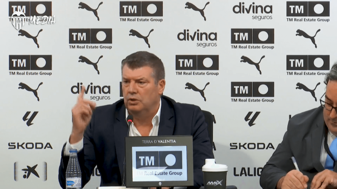 El momento exacto en que Ron Gourlay señala un único fichaje