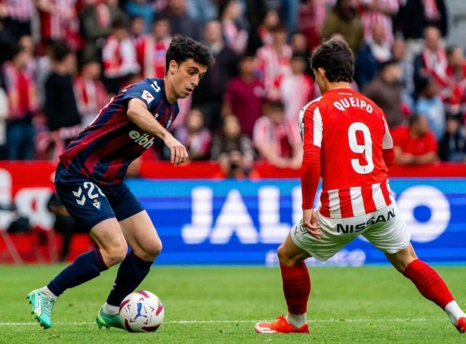 Iker Alday ante el Sporting de Gijón. (Foto: Interfootball Management)