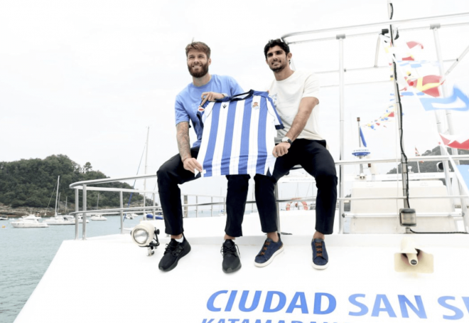 Guedes presentado en San Sebastián junto a Caleta Car (Foto: Real Sociedad)