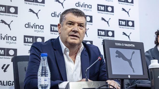 Ron Gourlay habló maravillas de Carlos Corberán (Foto: Valencia CF)