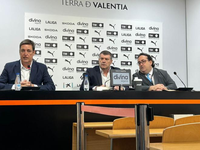 Ron Gourlay en rueda de prensa