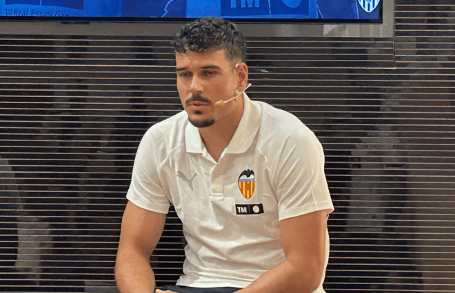 Filip Ugrinic en su presentación