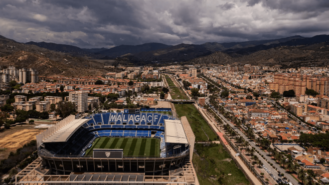 Panorámica de La Rosaleda, escenario del encuentro ante el Elche (Foto: Dani Marín).