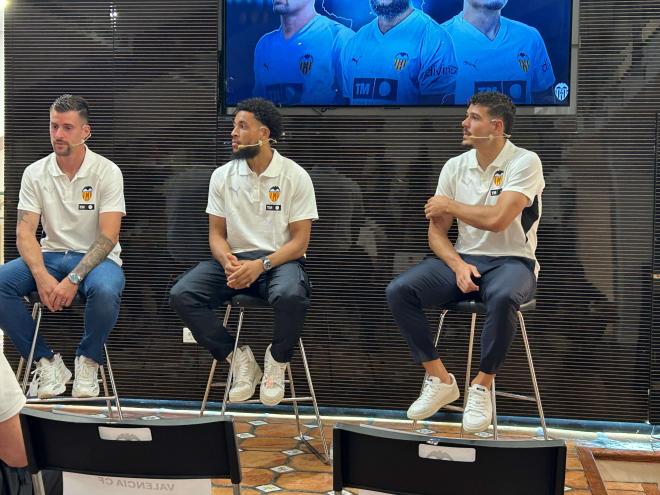 Presentación de Santamaría, Arnaut Danjuma y Ugrinic
