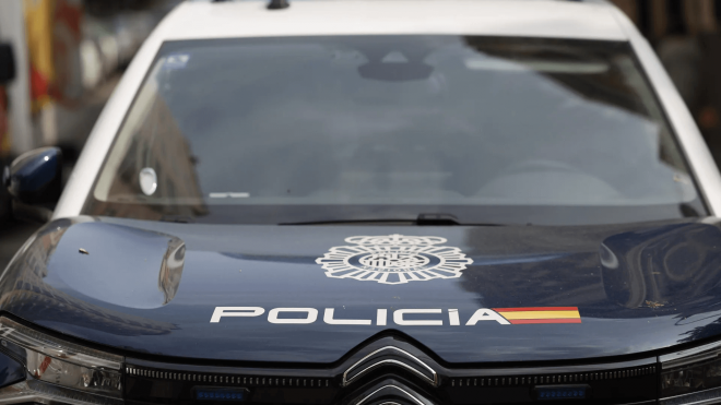 Un coche de la Policía Nacional, en dependencias policiales (Foto: EFE).