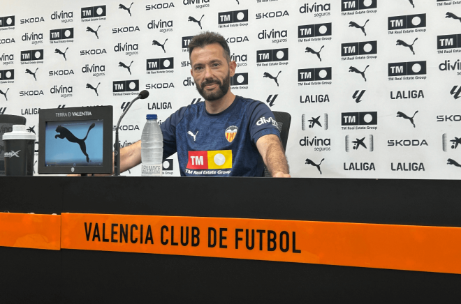 Carlos Corberán en sala de prensa
