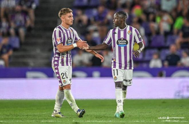Chuki y Amath celebran sus goles ante el Ceuta.