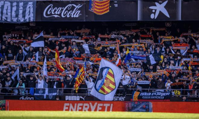 La Curva en Mestalla (Foto: Valencia CF)