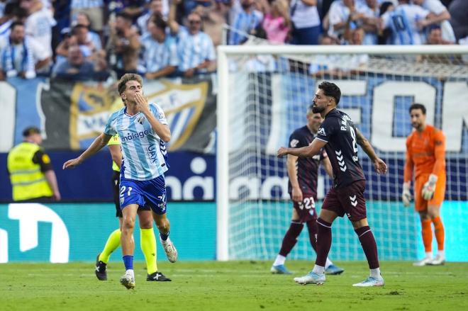 Adrián Niño celebra su gol en el Málaga - Eibar (Foto: EuropaPress). 