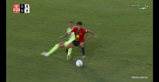 La falta de Raphinha sobre Mateu Morey (Captura de Movistar +)