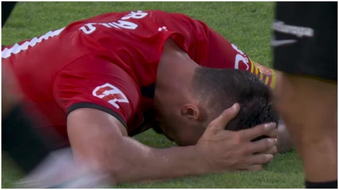 Raíllo, dolorido en el RCD Mallorca-FC Barcelona. (Movistar)