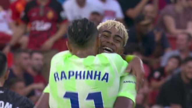 Raphinha y Lamine Yamal celebran el 0-1 contra el Mallorca (Movistar+)