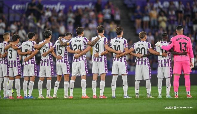 Jugadores del Real Valladolid, ante el Ceuta.