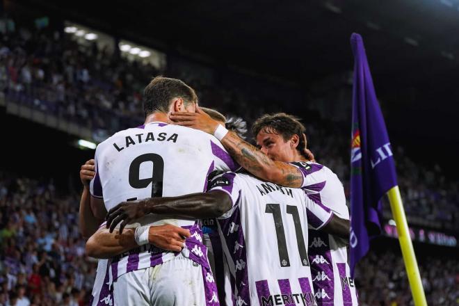 Jugadores del Pucela celebran uno de los goles ante el Ceuta (Foto: Real Valladolid).