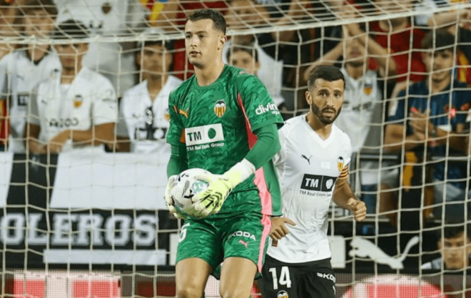 Julen Agirrezabala debuta con el Valencia CF (Foto: LALIGA)