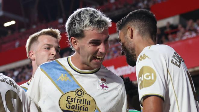 Yeremay y Zakaria celebran un gol al Granada (Foto: RC Deportivo).