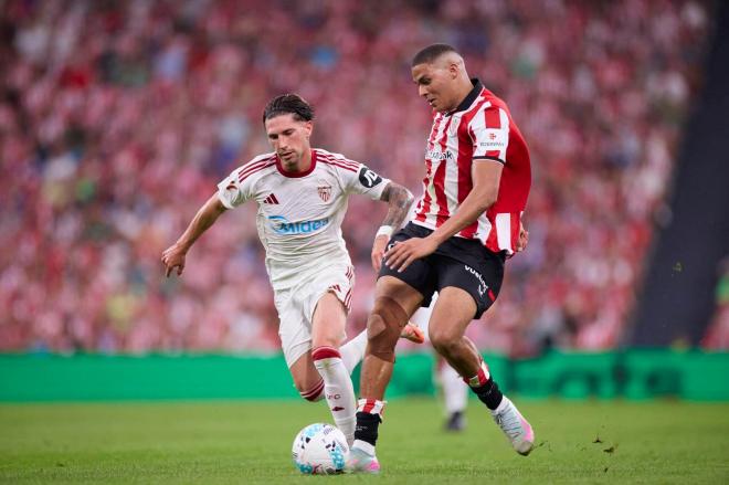 Carmona, ante el Athletic (Foto: EFE)