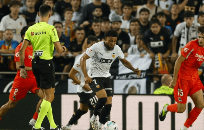 Arnaut Danjuma debuta con el Valencia CF (Foto: LALIGA)