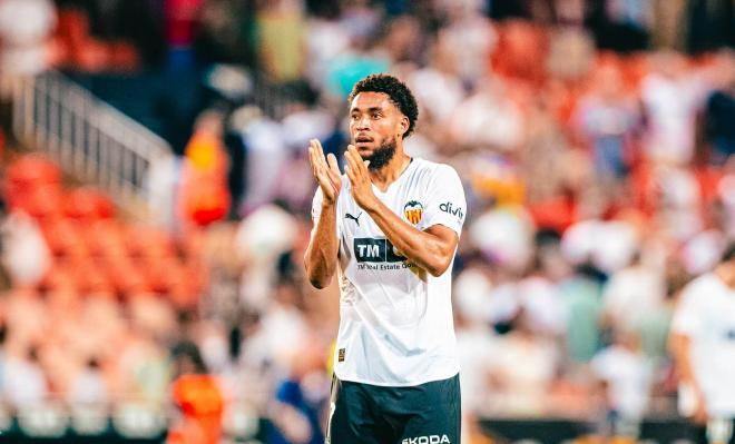 Arnaut Danjuma debuta en el Valencia CF y podría ser titular ante Osasuna (Foto: Valencia CF)