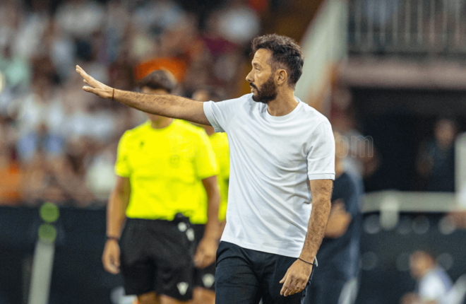 Carlos Corberán en Mestalla (Foto: Valencia CF)