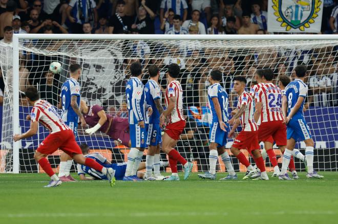 El golazo de Julián Álvarez ante el RCD Espanyol (Foto: EFE)