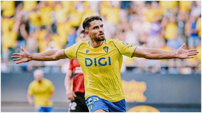 Álvaro García Pascual celebrando el gol frente el Mirandés. (@Cadiz_CF)