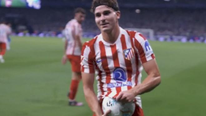 La celebración de Julián Álvarez tras el gol ante el Espanyol (Foto: X)