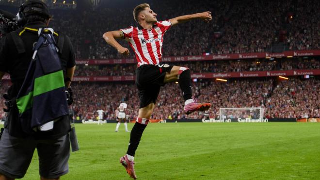Celebración del gol de Robert Navarro ante el Sevilla FC en San Mamés (Foto: Athletic Club).