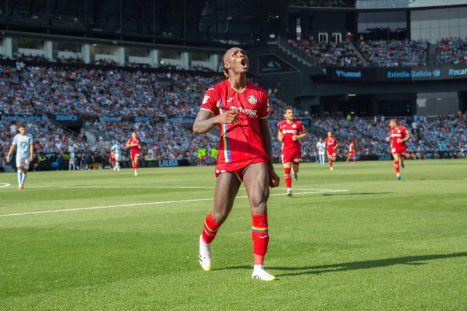 Christantus Uche celebra un gol en el Celta-Getafe (Foto: Cordon Press).