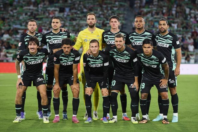 El once inicial de Manuel Pellegrini en el Elche-Betis (Foto: LALIGA).