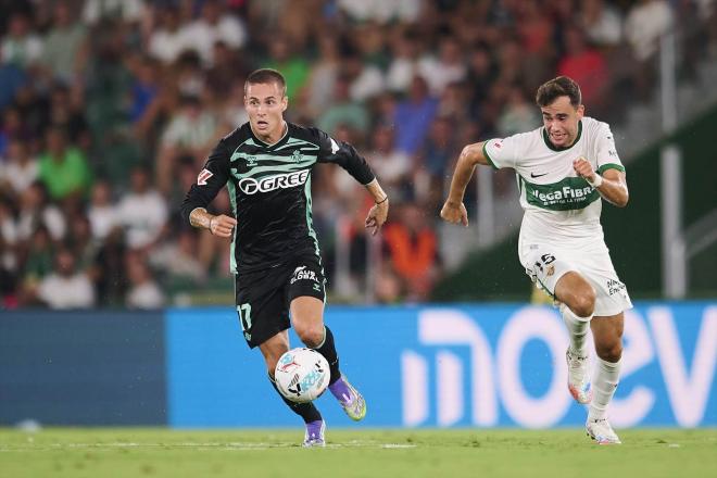 Riquelme, ante el Elche (Foto: Europa Press)