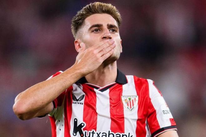 Beso de Robert Navarro tras marcar ante el Sevilla FC de Almeyda en San Mamés (Foto: Athletic Club).