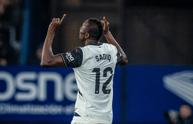 Sadiq Umar, ante el Sevilla FC (Foto: Valencia CF).