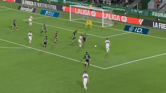 La pasividad del Chimy Ávila en el 1-1 del Elche.
