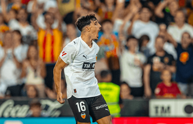 Diego López celebra su gol ante la Real Sociedad (Foto: Valencia CF)