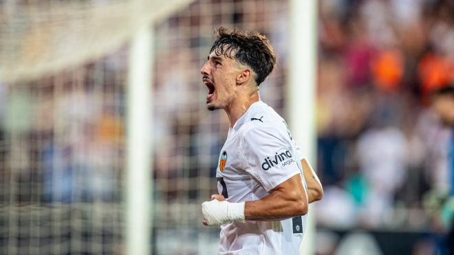 Diego López celebra su gol ante la Real Sociedad (Foto: Valencia CF)