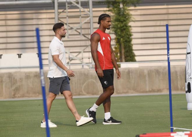 Loïc Badé, en su despedida de sus compañeros (Foto: Kiko Hurtado).