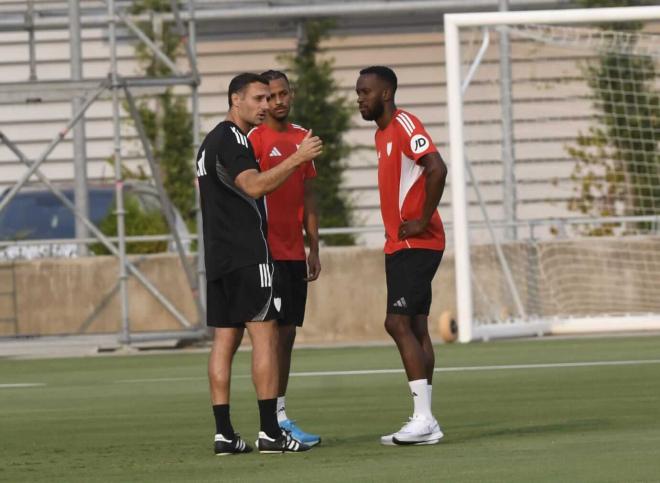 Guido Bonini, Sow y Lukebakio, en el entrenamiento de este martes (Foto: Kiko Hurtado).