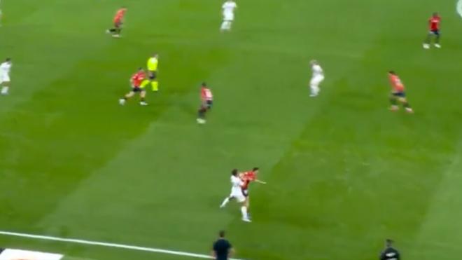La acción entre Bretones y Gonzalo (Foto: DAZN)
