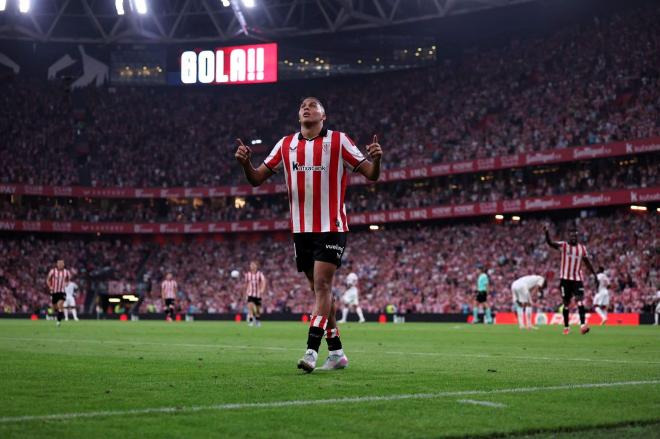 El delantero Maroan Sannadi celebra su gol al Sevilla en San Mamés (Foto: Athletic Club).