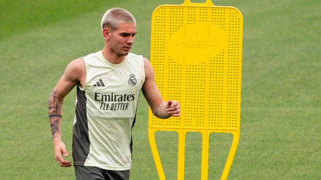 Franco Mastantuono en un entrenamiento del Real Madrid (Cordon Press)