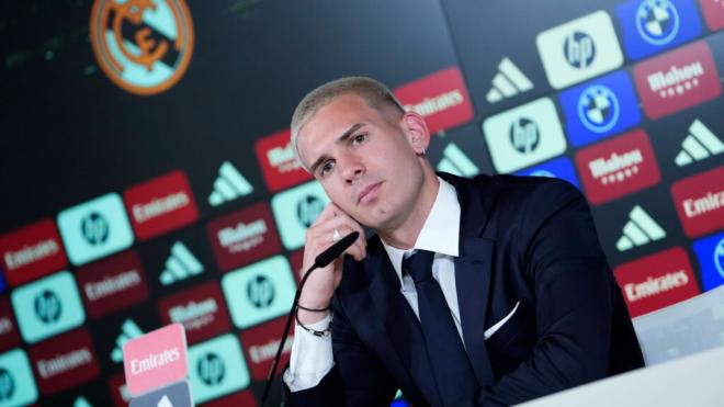Franco Mastantuono en su presentación con el Real Madrid (Cordon Press)