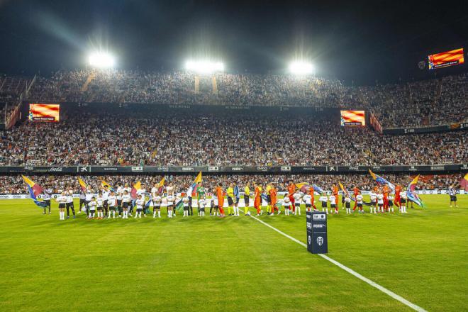 Mestalla lleno ante la Real Sociedad (Foto: Valencia CF)