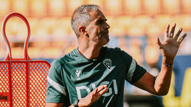 Gaizka Garitano, en un entrenamiento del Cádiz (Foto: CCF).