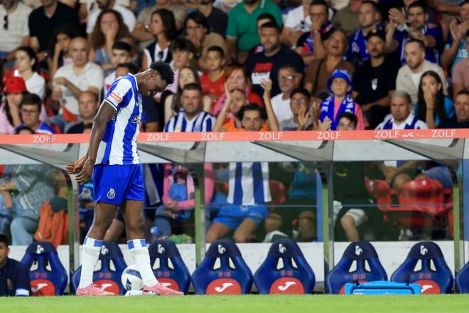 Samu Aghehowa se va lesionado del Gil Vicente-Oporto (Foto: EFE).