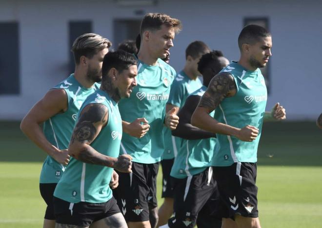 Diego Llorente, entrenando con el Betis (Foto: Kiko Hurtado).