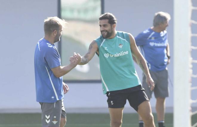 Ricardo Rodríguez, entrenando con el Betis (Foto: Kiko Hurtado).